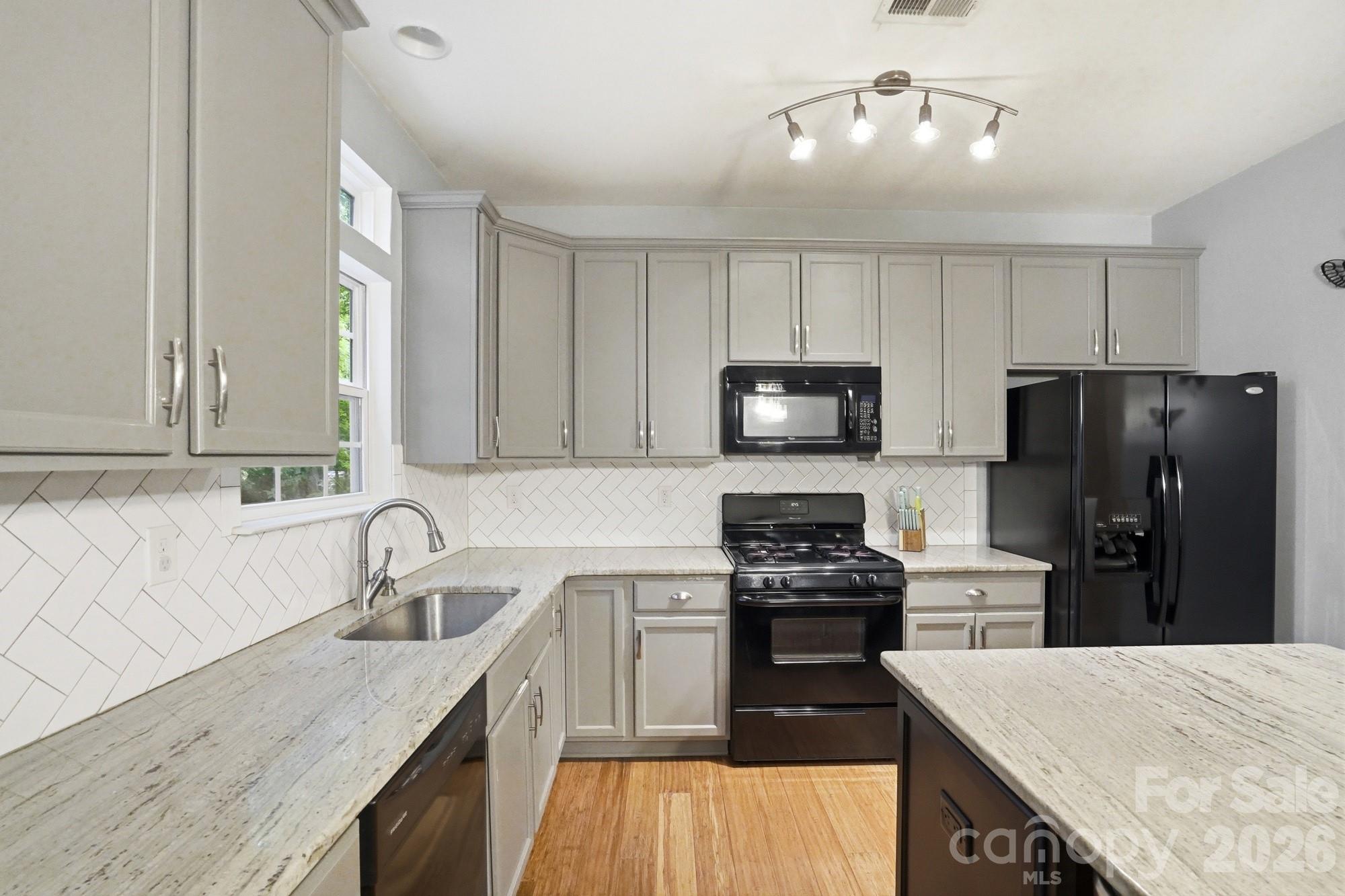 12119 Canal Drive — Huntersville