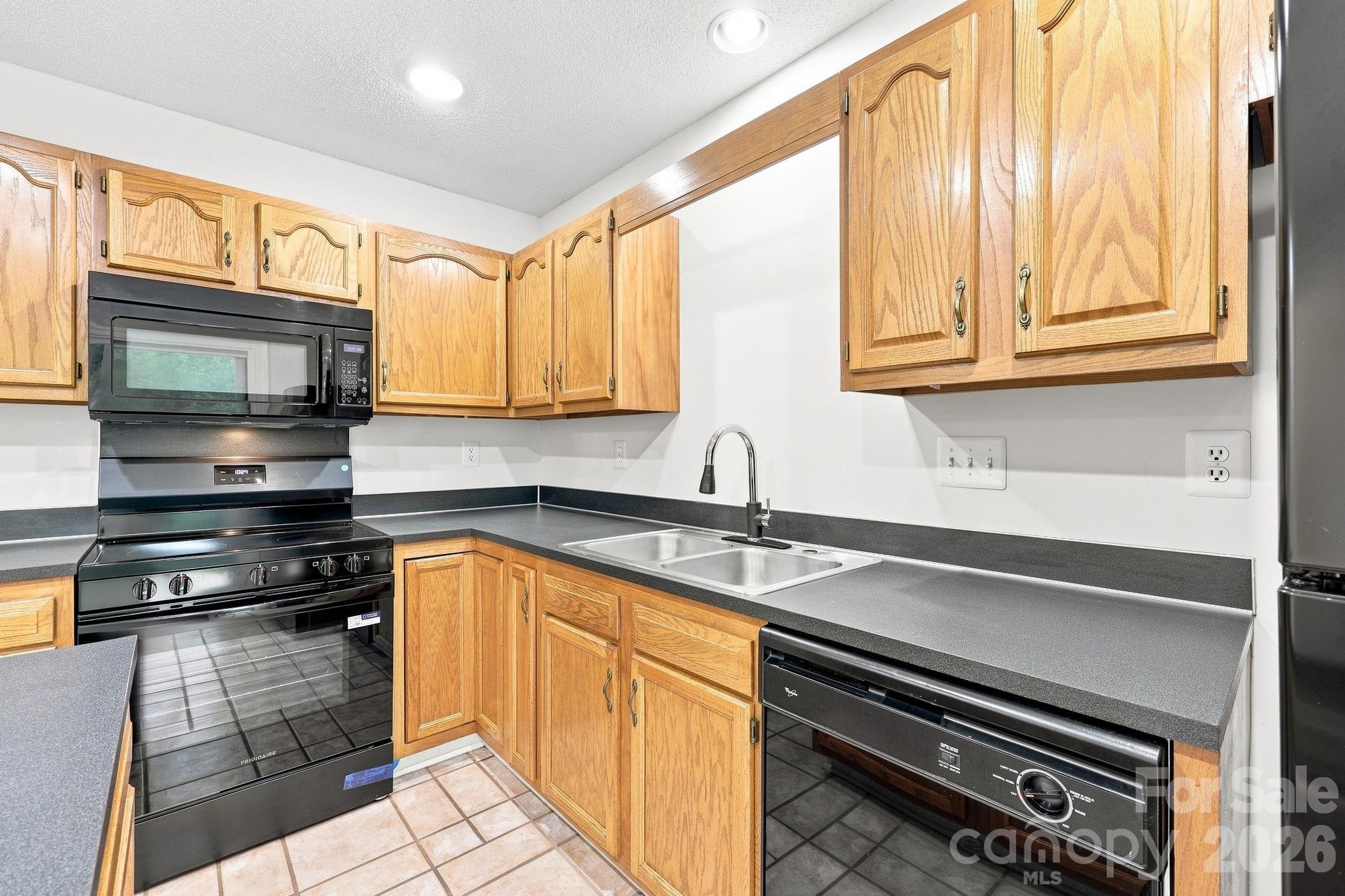 3274 Summercroft Lane — Charlotte