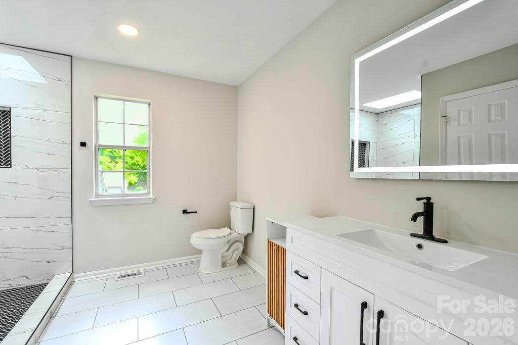 6020 Running Deer Road — Charlotte