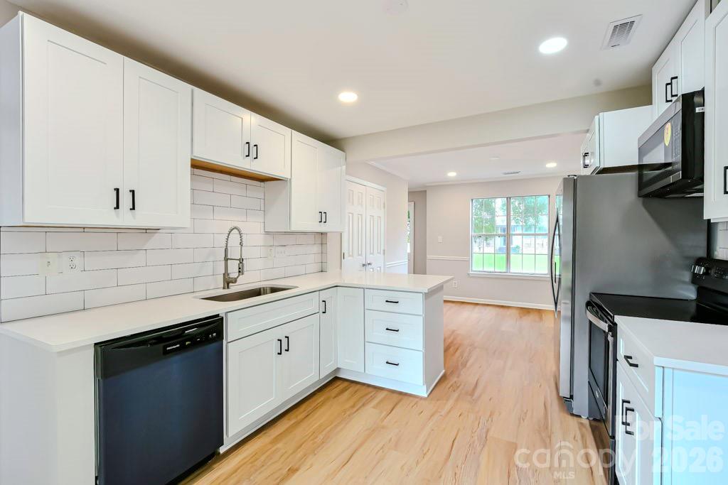 6020 Running Deer Road — Charlotte