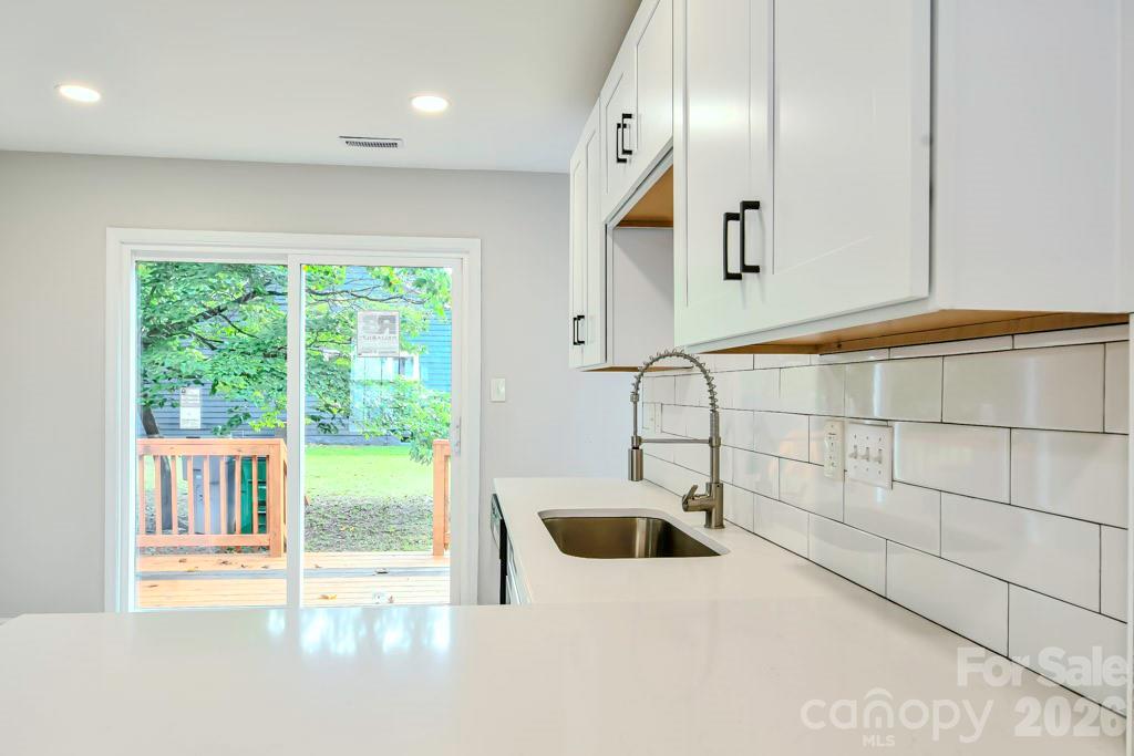 6020 Running Deer Road — Charlotte