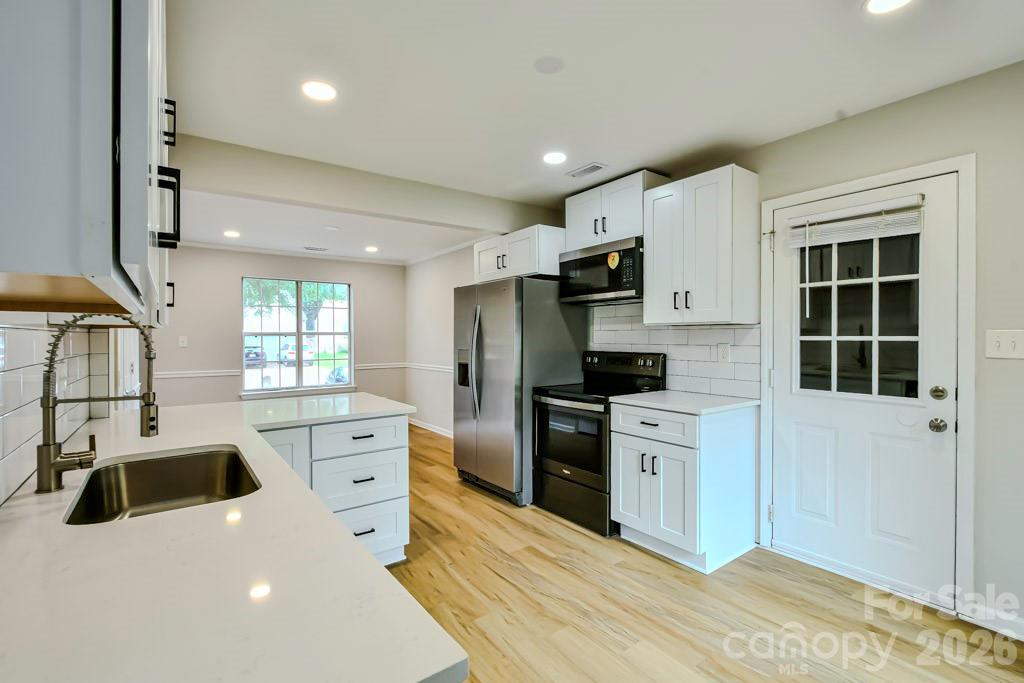 6020 Running Deer Road — Charlotte