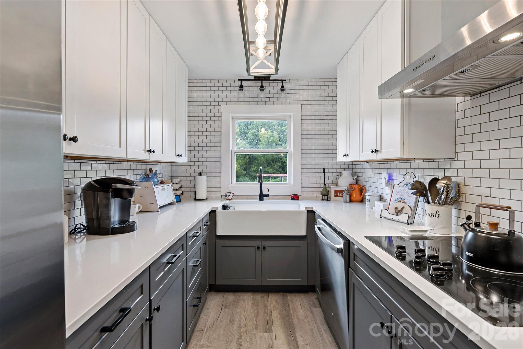 204 Quail Hollow Road — Marion