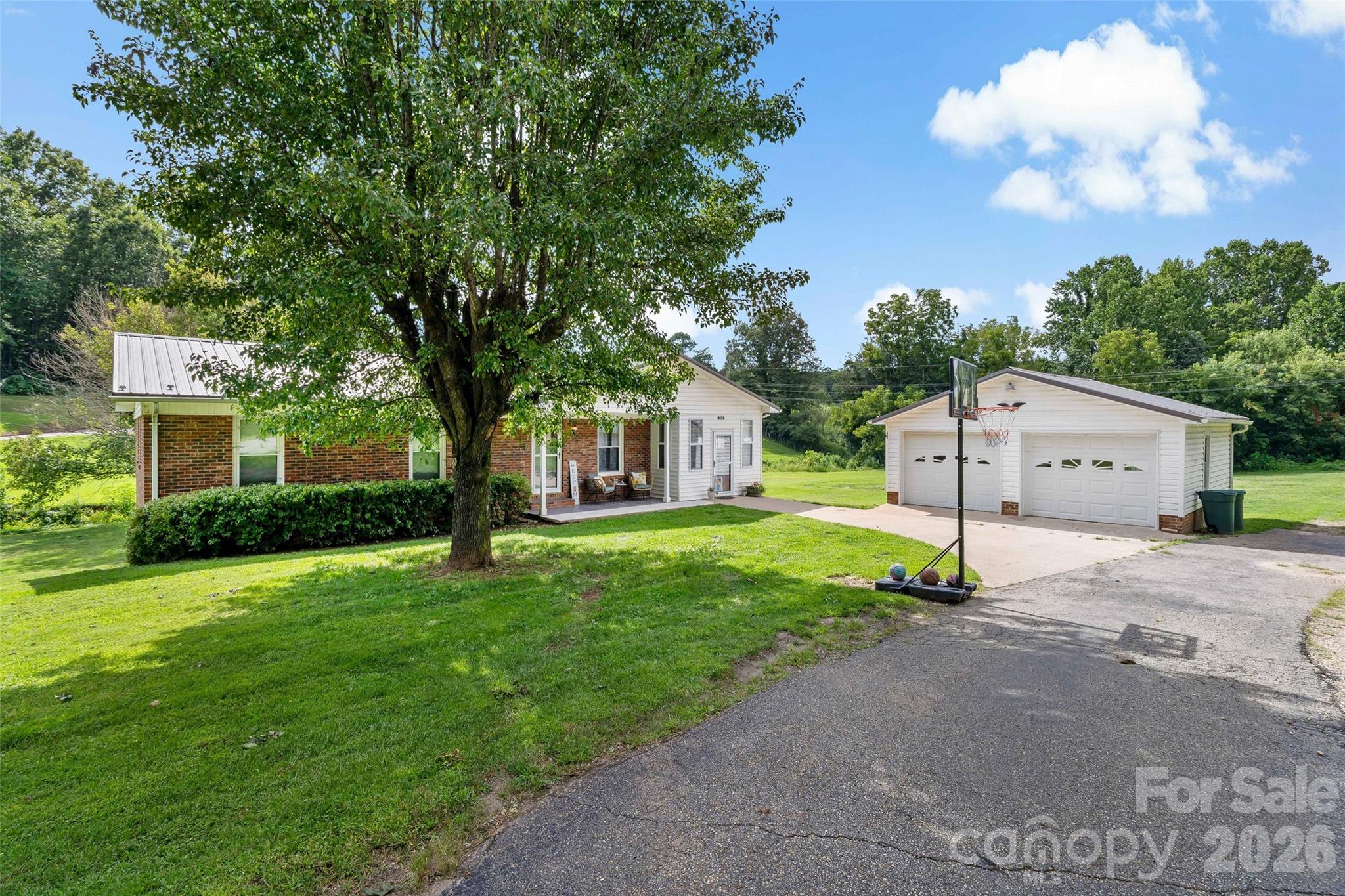 204 Quail Hollow Road — Marion
