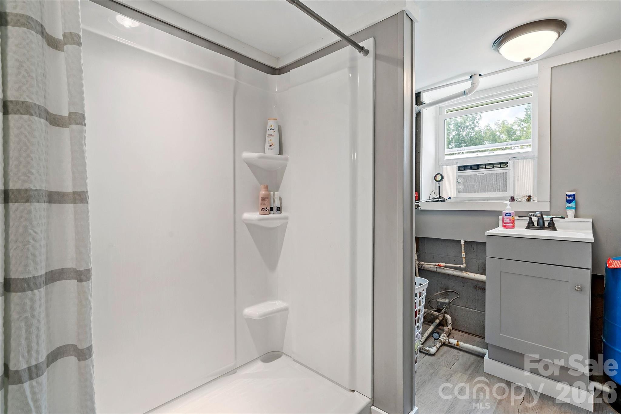204 Quail Hollow Road — Marion