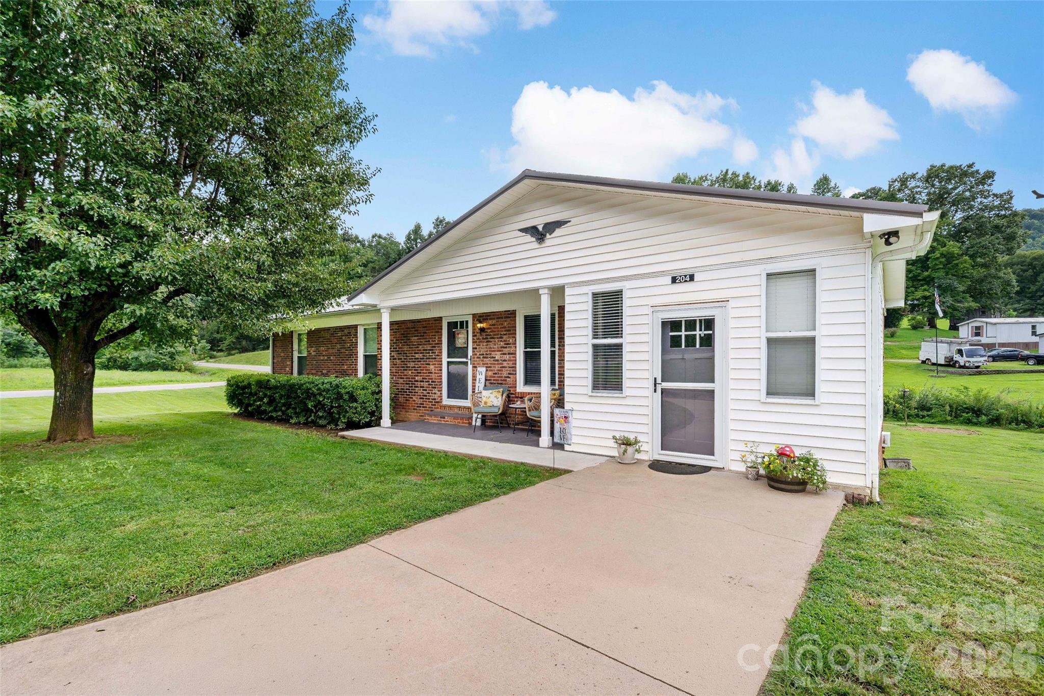 204 Quail Hollow Road — Marion