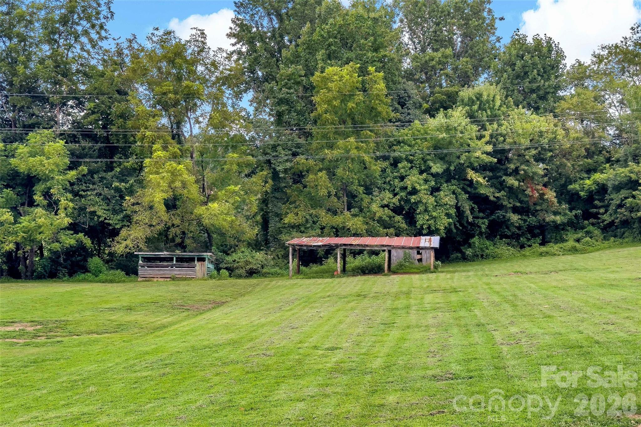 204 Quail Hollow Road — Marion