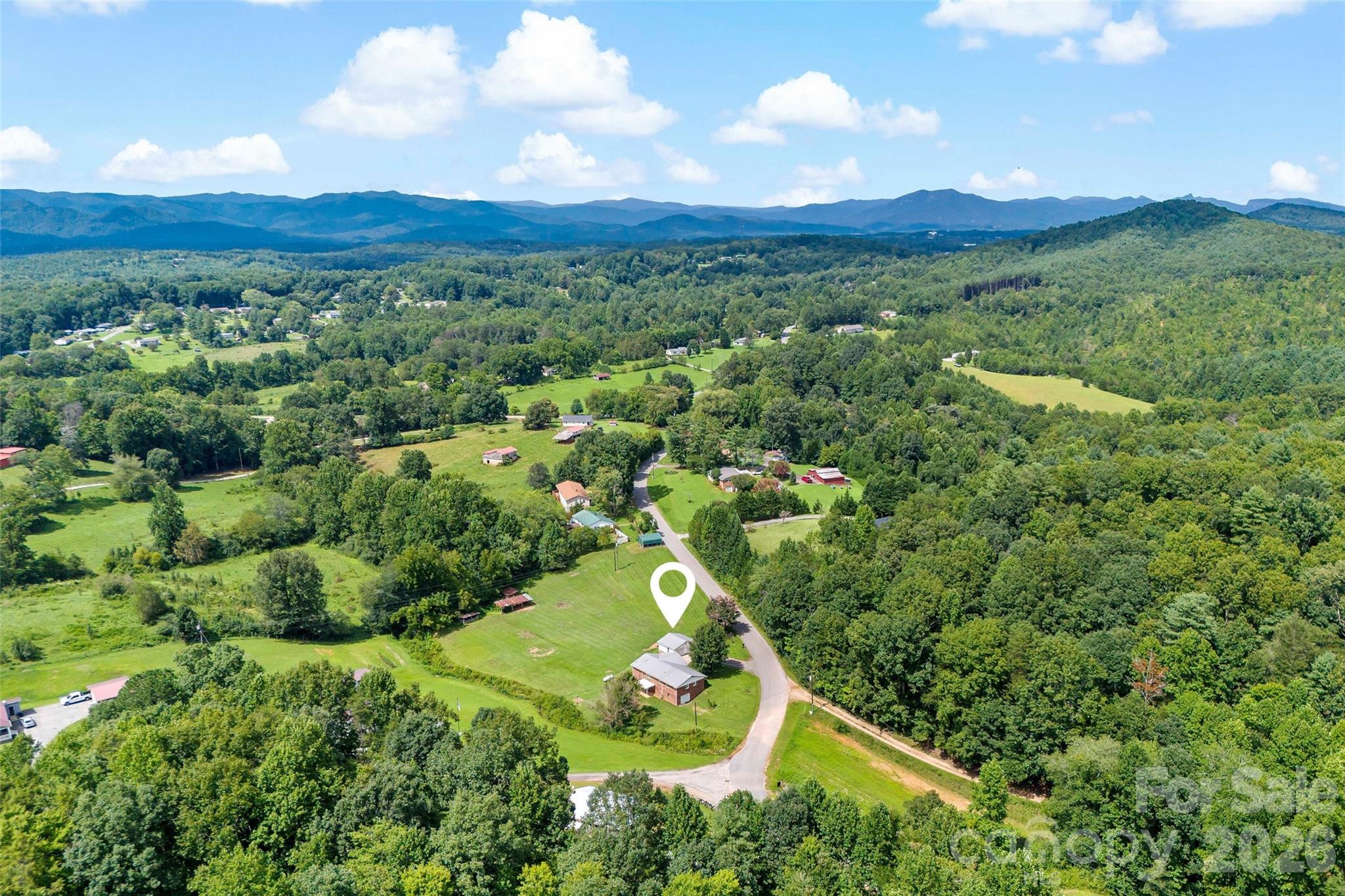 204 Quail Hollow Road — Marion