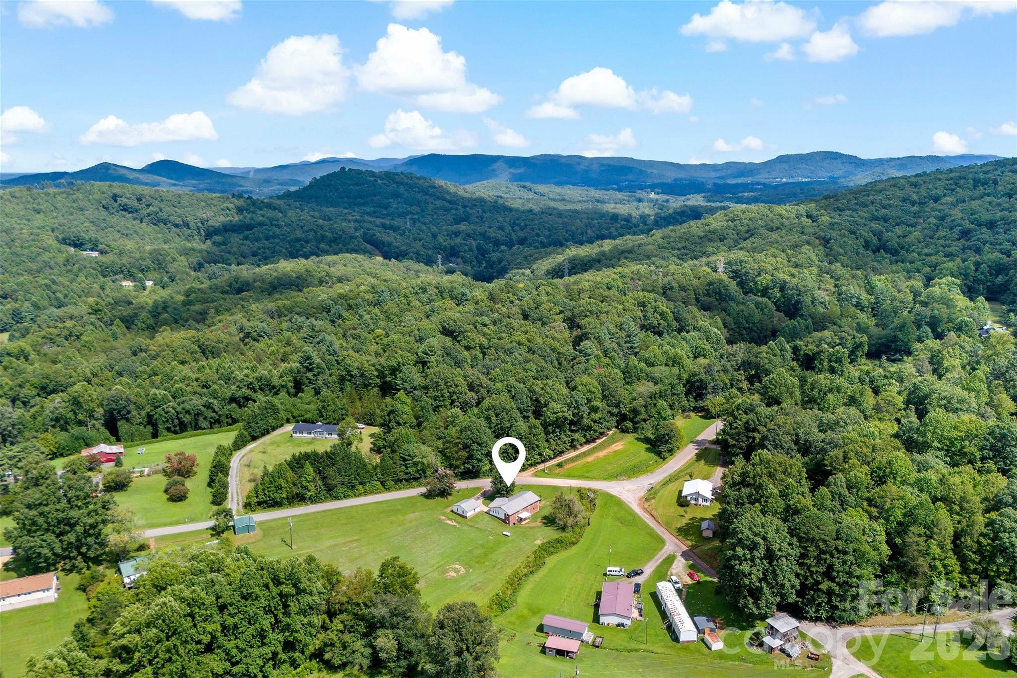 204 Quail Hollow Road — Marion