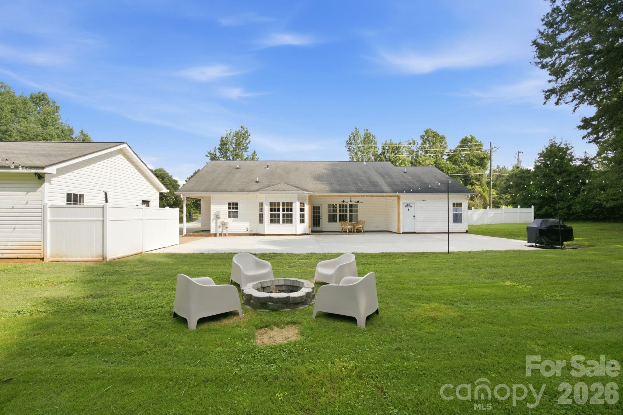 9552 Brief Road — Charlotte