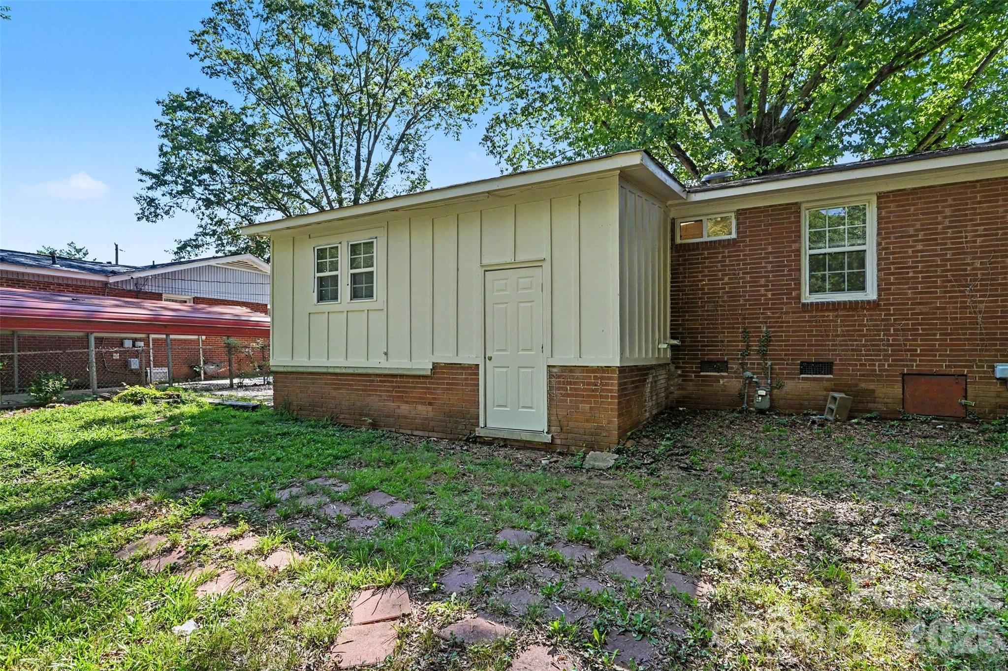 4421 Knollcrest Drive — Charlotte