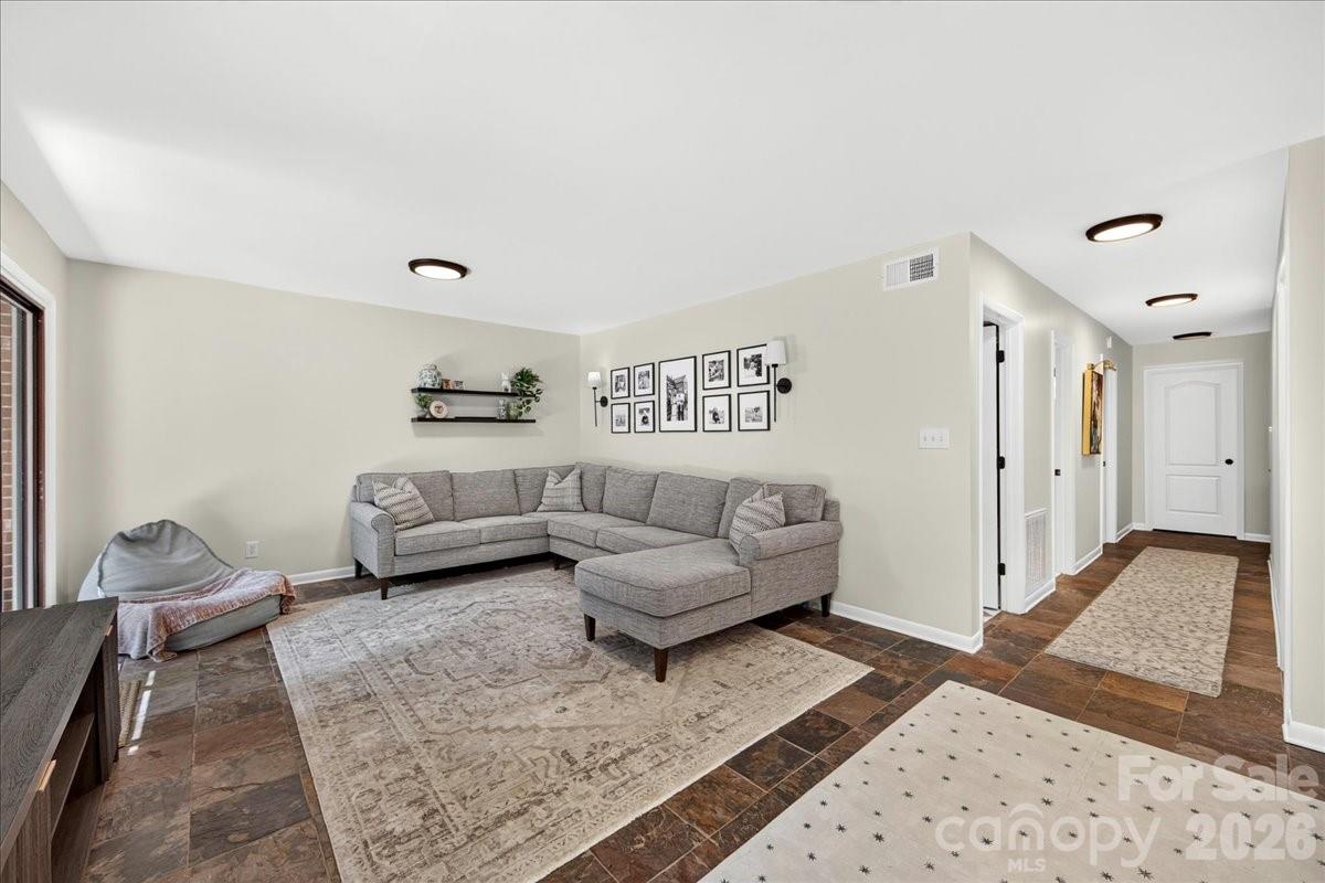 5811 Sharon Road #F — Charlotte