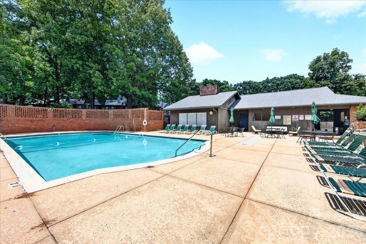 5811 Sharon Road #F — Charlotte