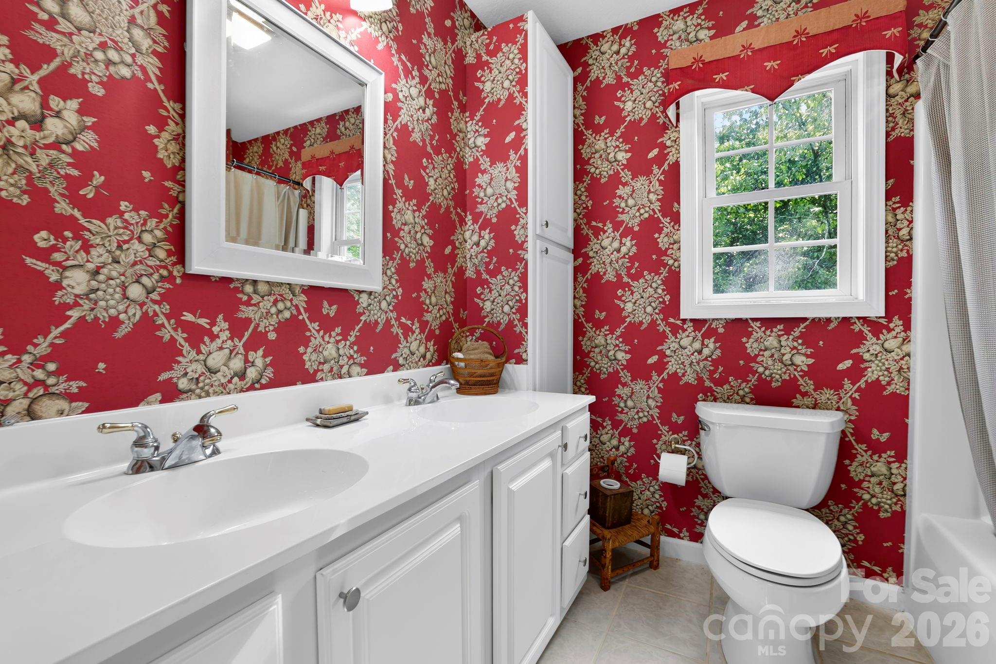 254 Kanuga Forest Drive — Hendersonville