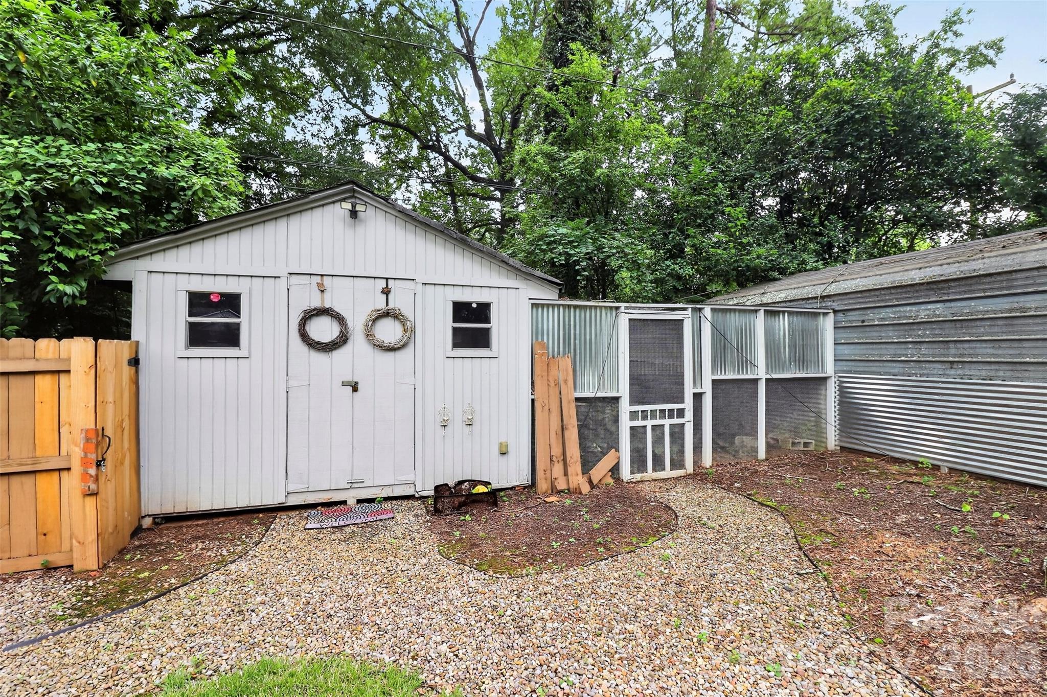 1016 Dresden Drive W — Charlotte