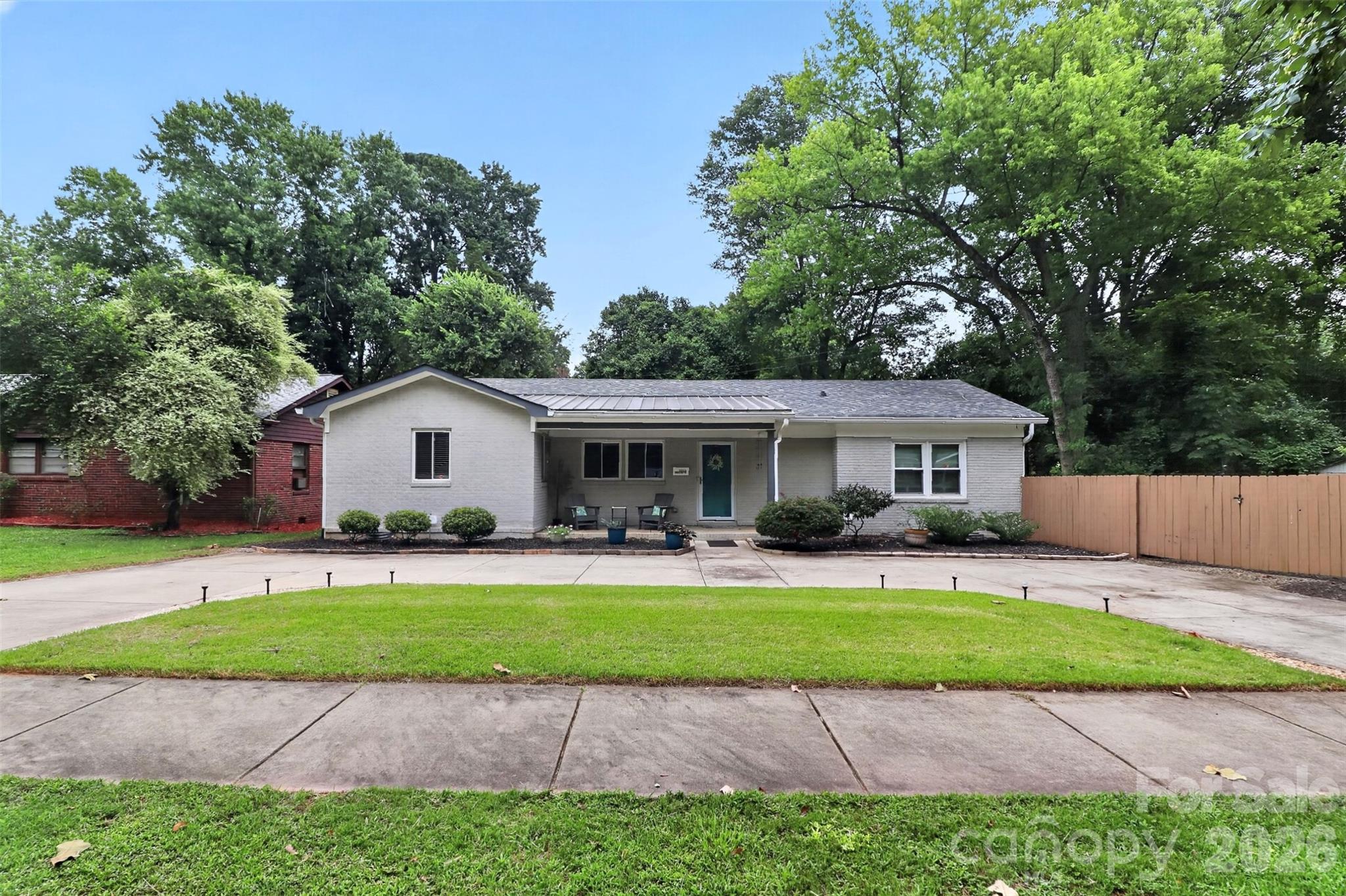 1016 Dresden Drive W — Charlotte