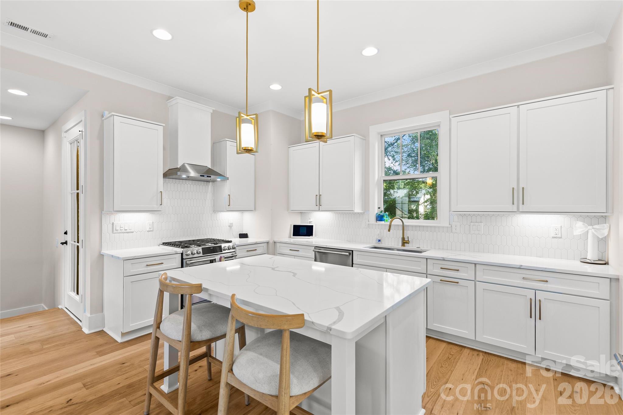 1429 Belle Terre Avenue — Charlotte