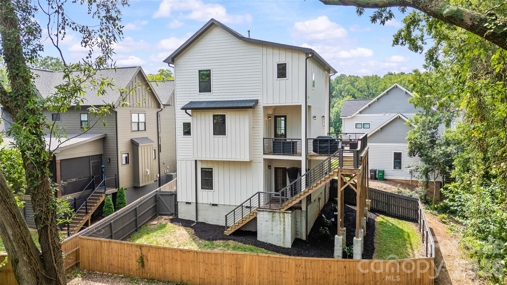 1429 Belle Terre Avenue — Charlotte