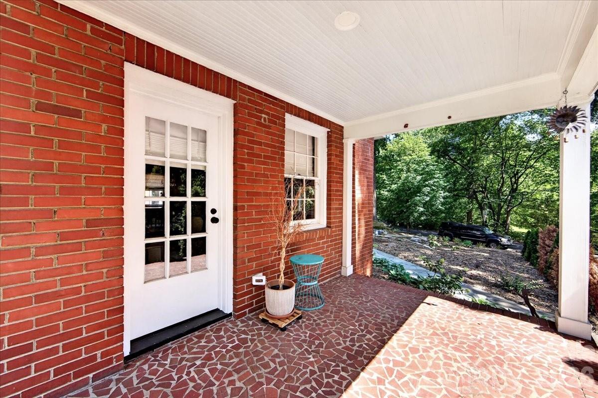 720 E Park Avenue — Charlotte