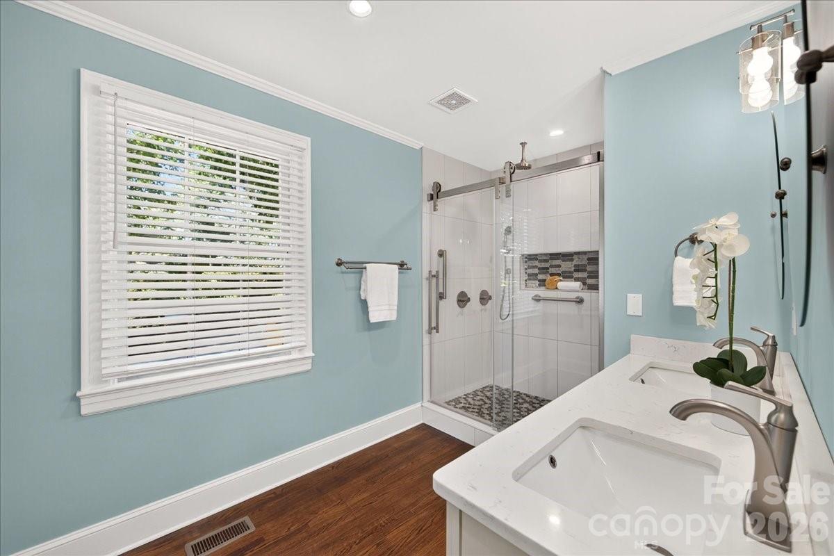 720 E Park Avenue — Charlotte