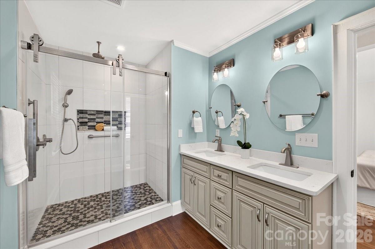 720 E Park Avenue — Charlotte