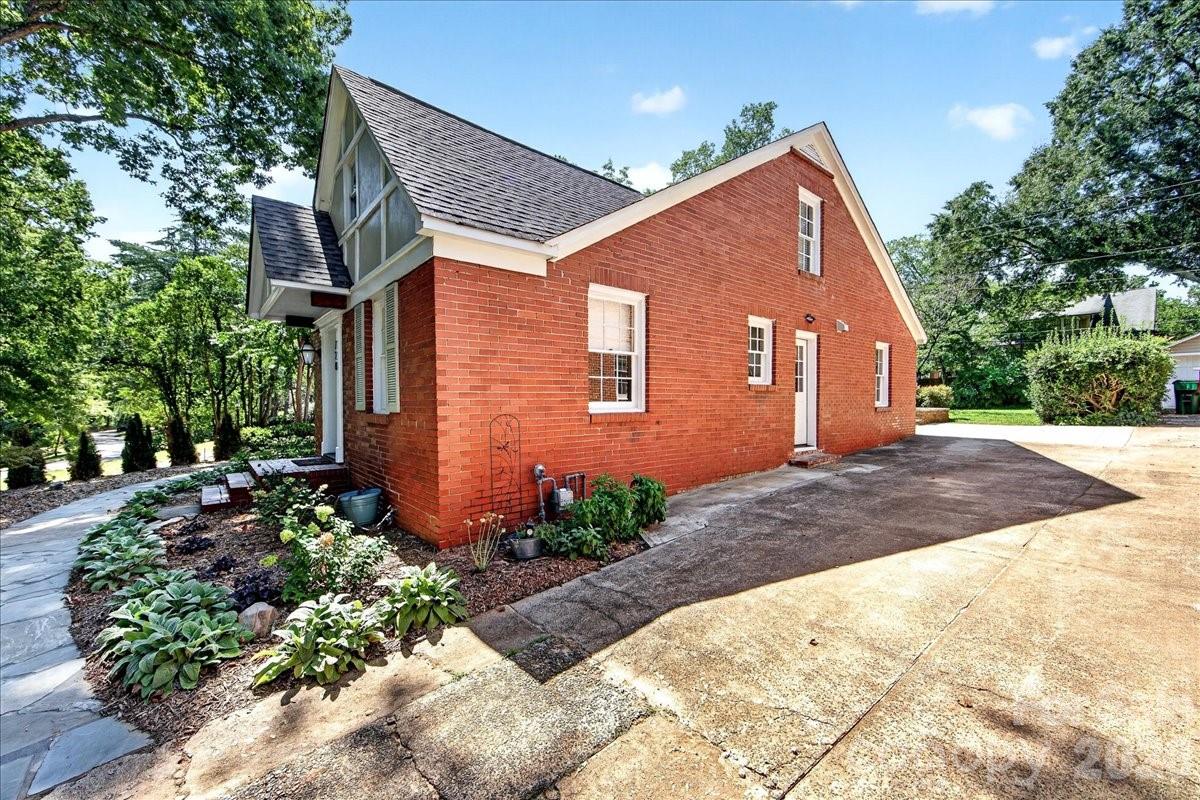 720 E Park Avenue — Charlotte