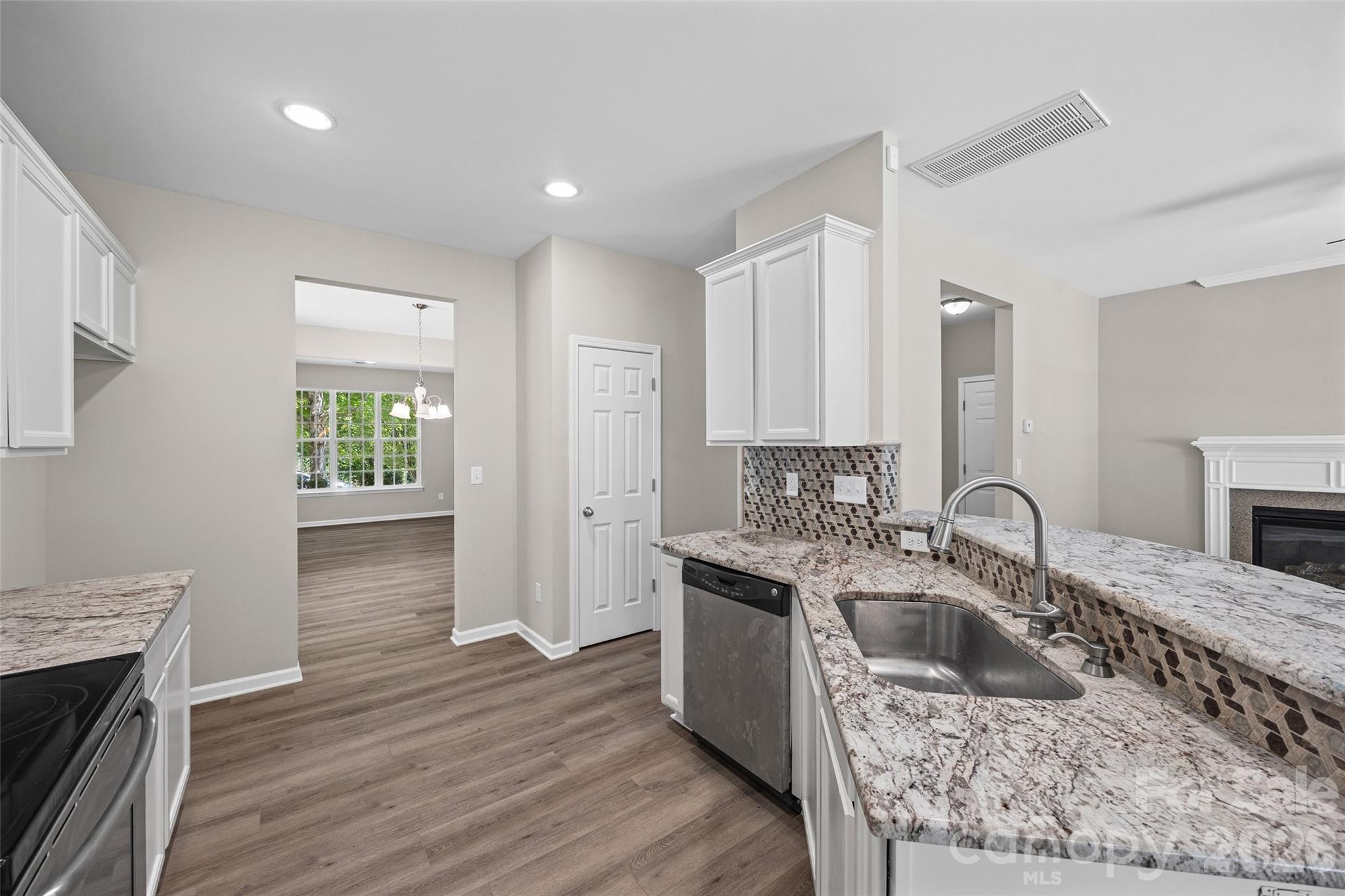 17707 Train Station Drive — Huntersville