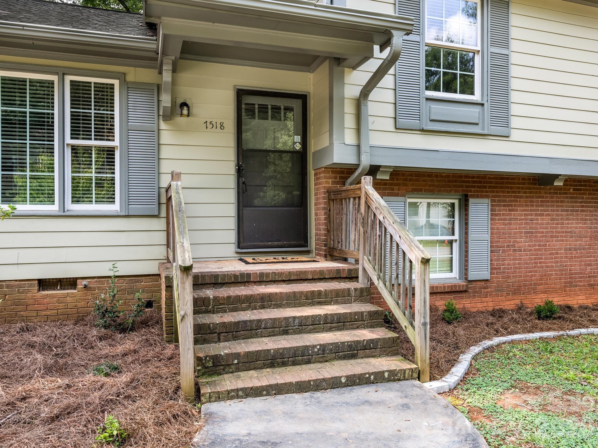 7518 Riding Trail Road — Charlotte