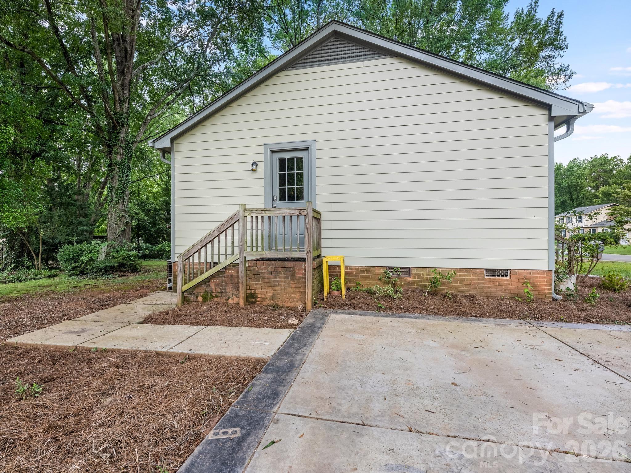 7518 Riding Trail Road — Charlotte