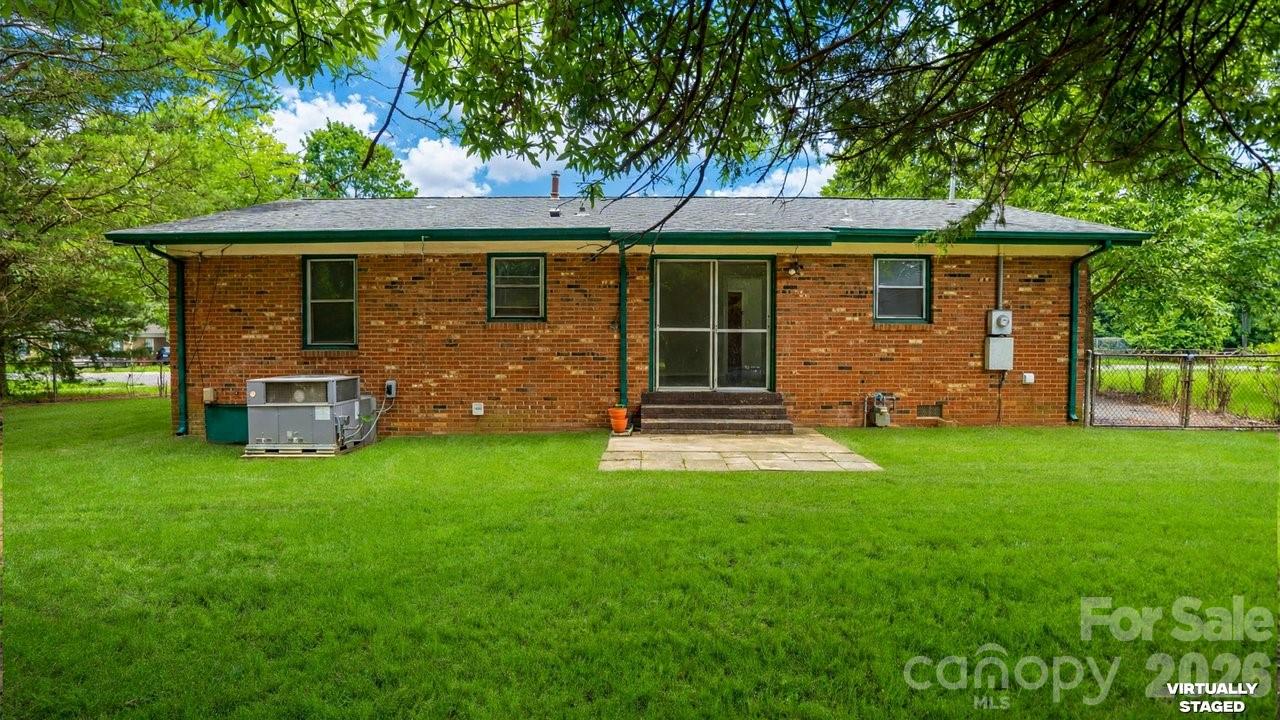 634 Kentbrook Drive — Charlotte