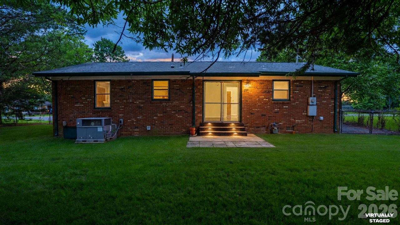 634 Kentbrook Drive — Charlotte