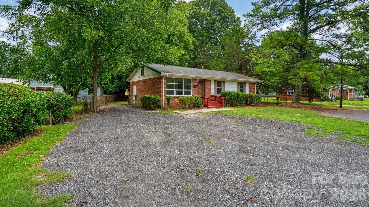 634 Kentbrook Drive — Charlotte