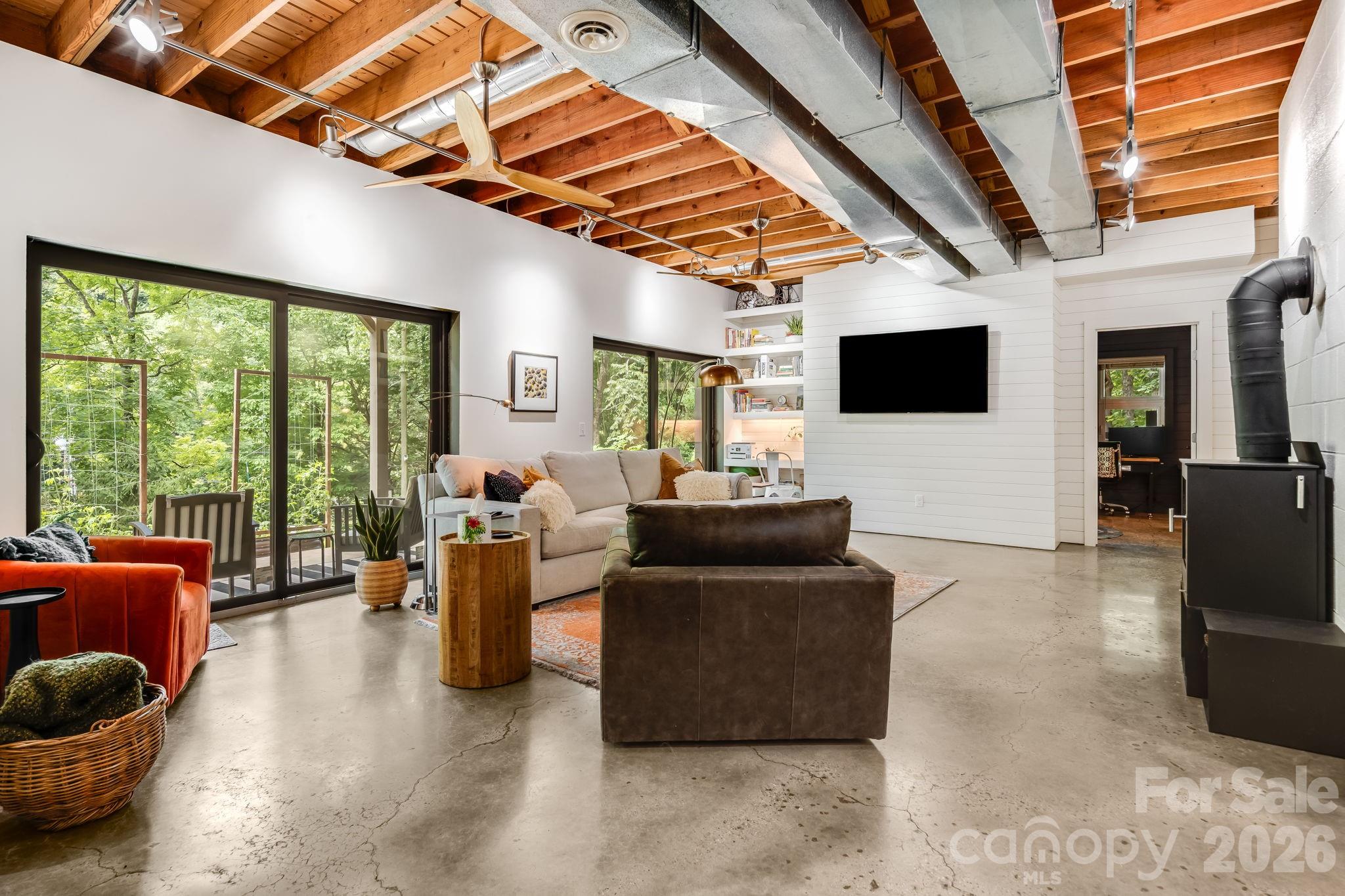 2752 Gerton Highway — Gerton