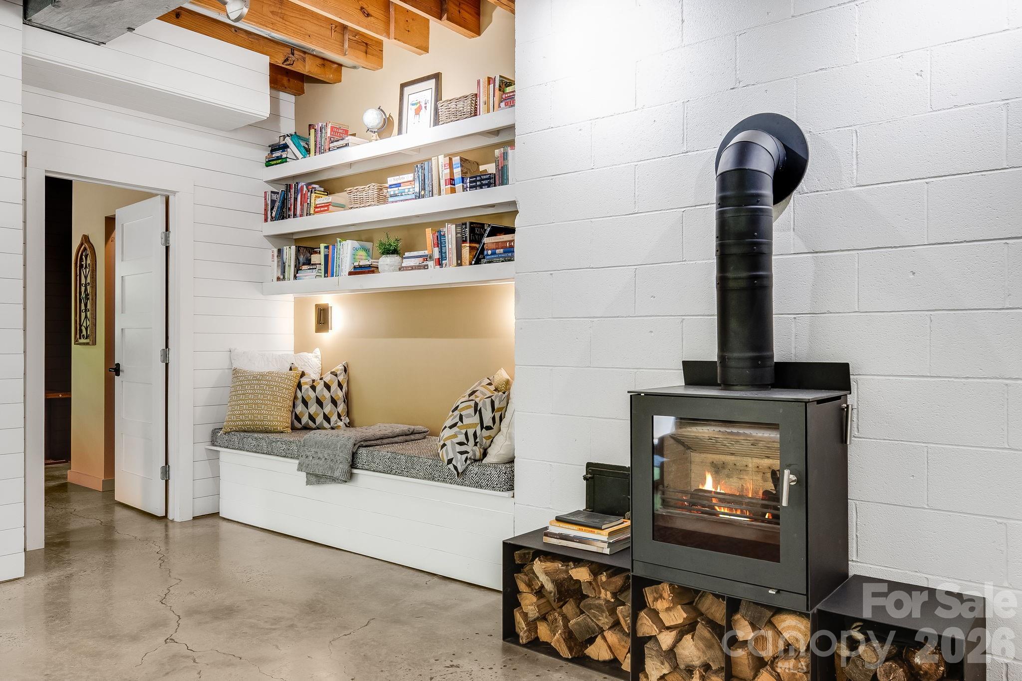 2752 Gerton Highway — Gerton