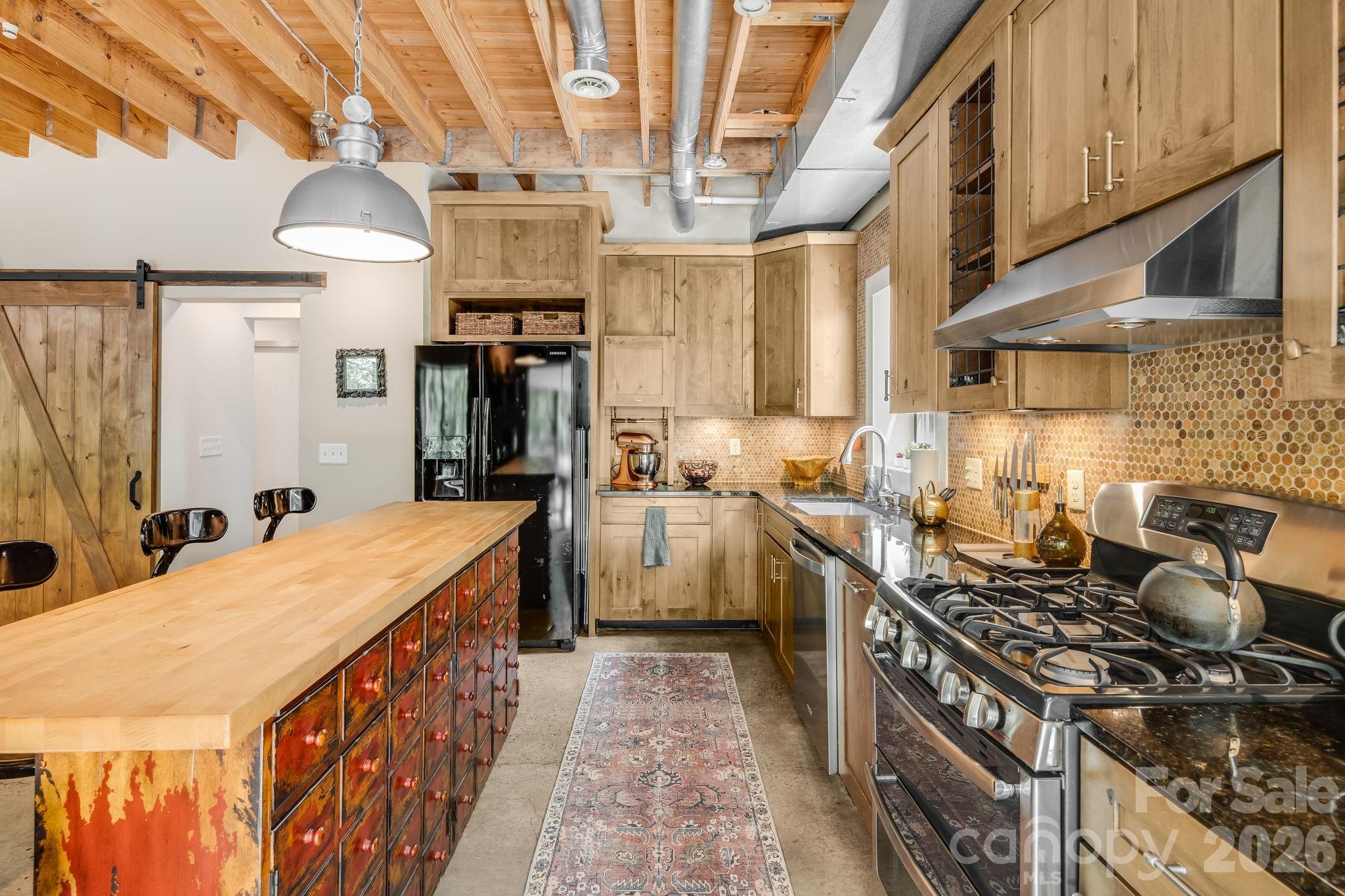 2752 Gerton Highway — Gerton
