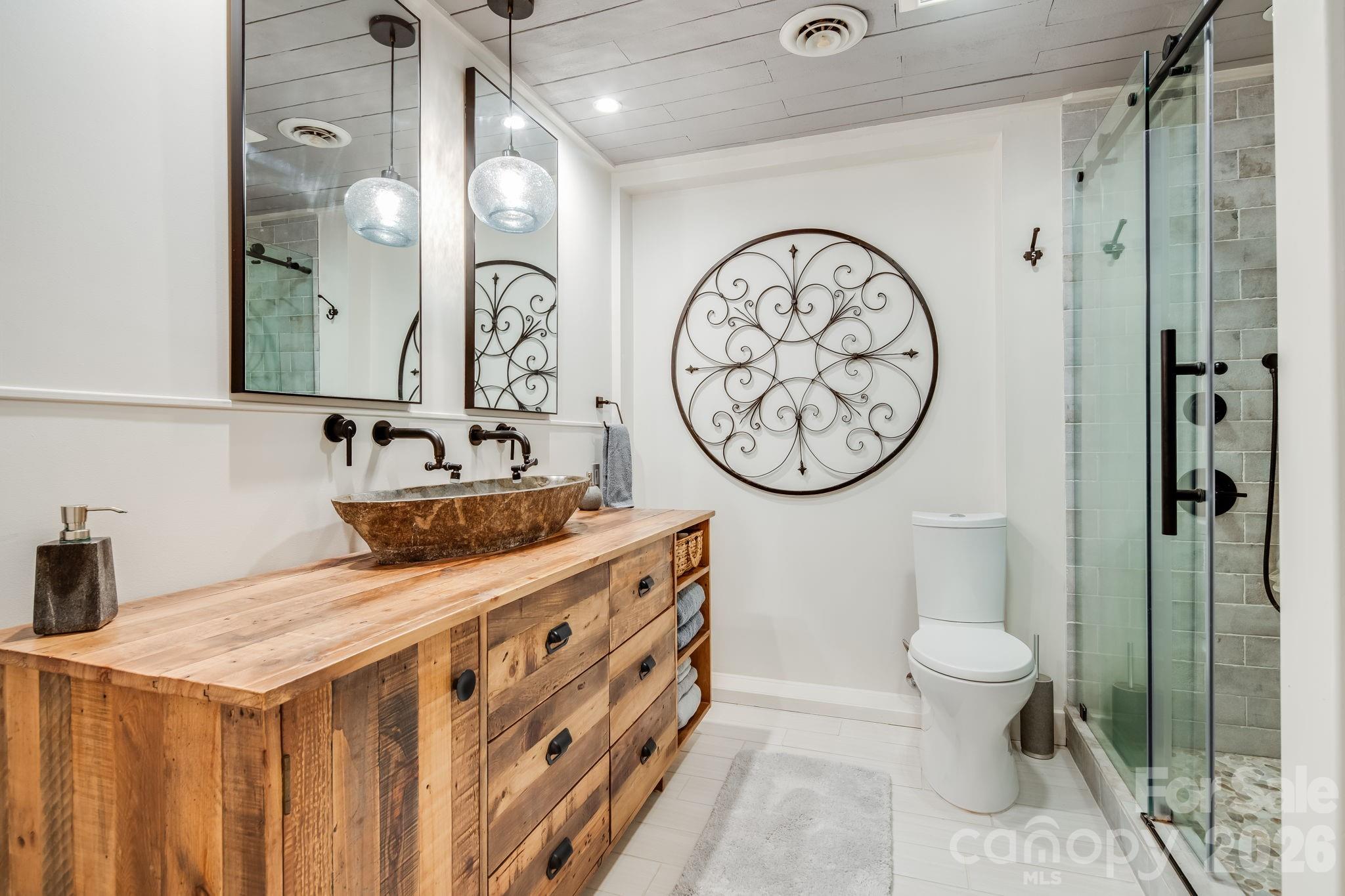 2752 Gerton Highway — Gerton