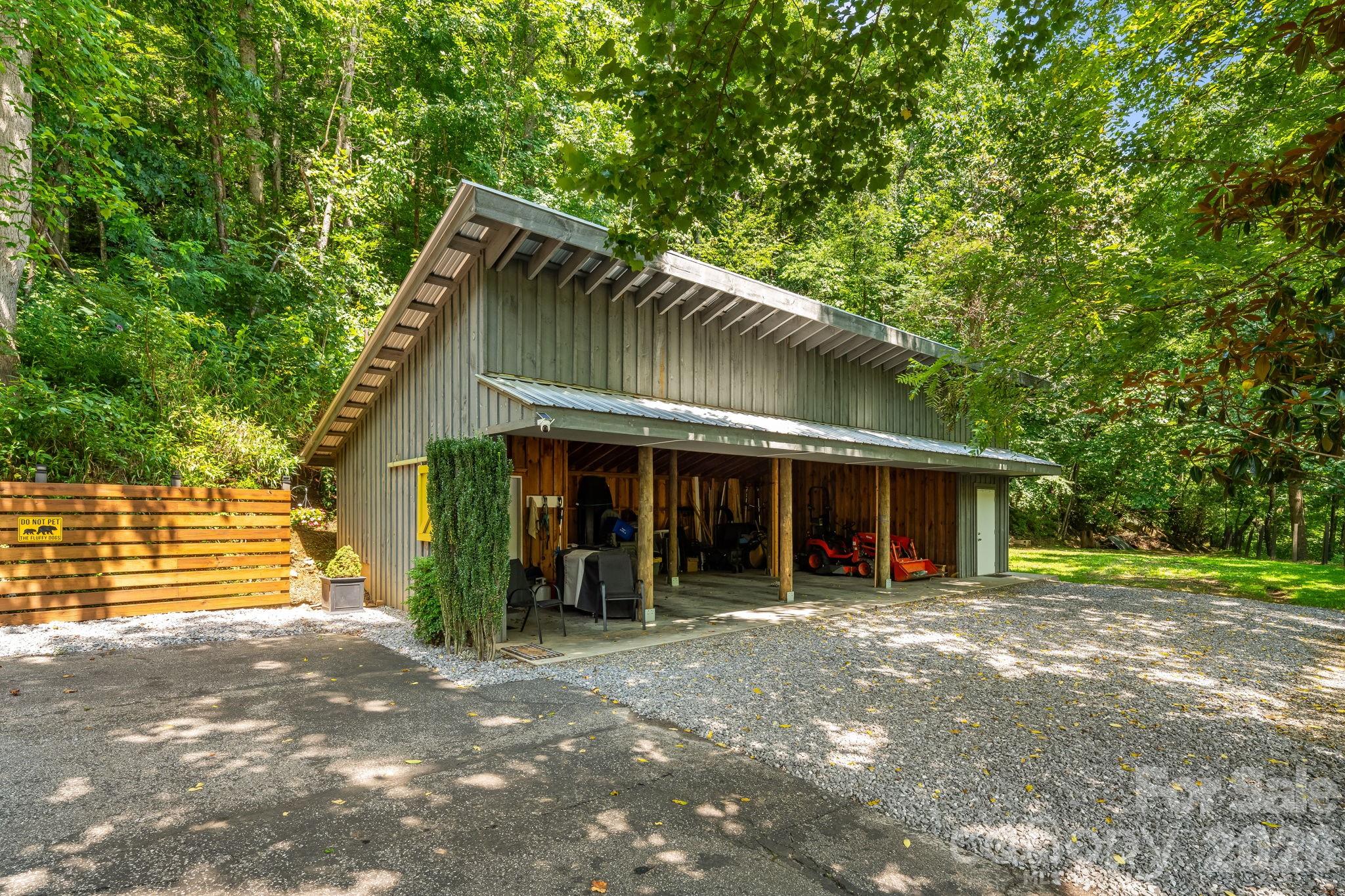 2752 Gerton Highway — Gerton
