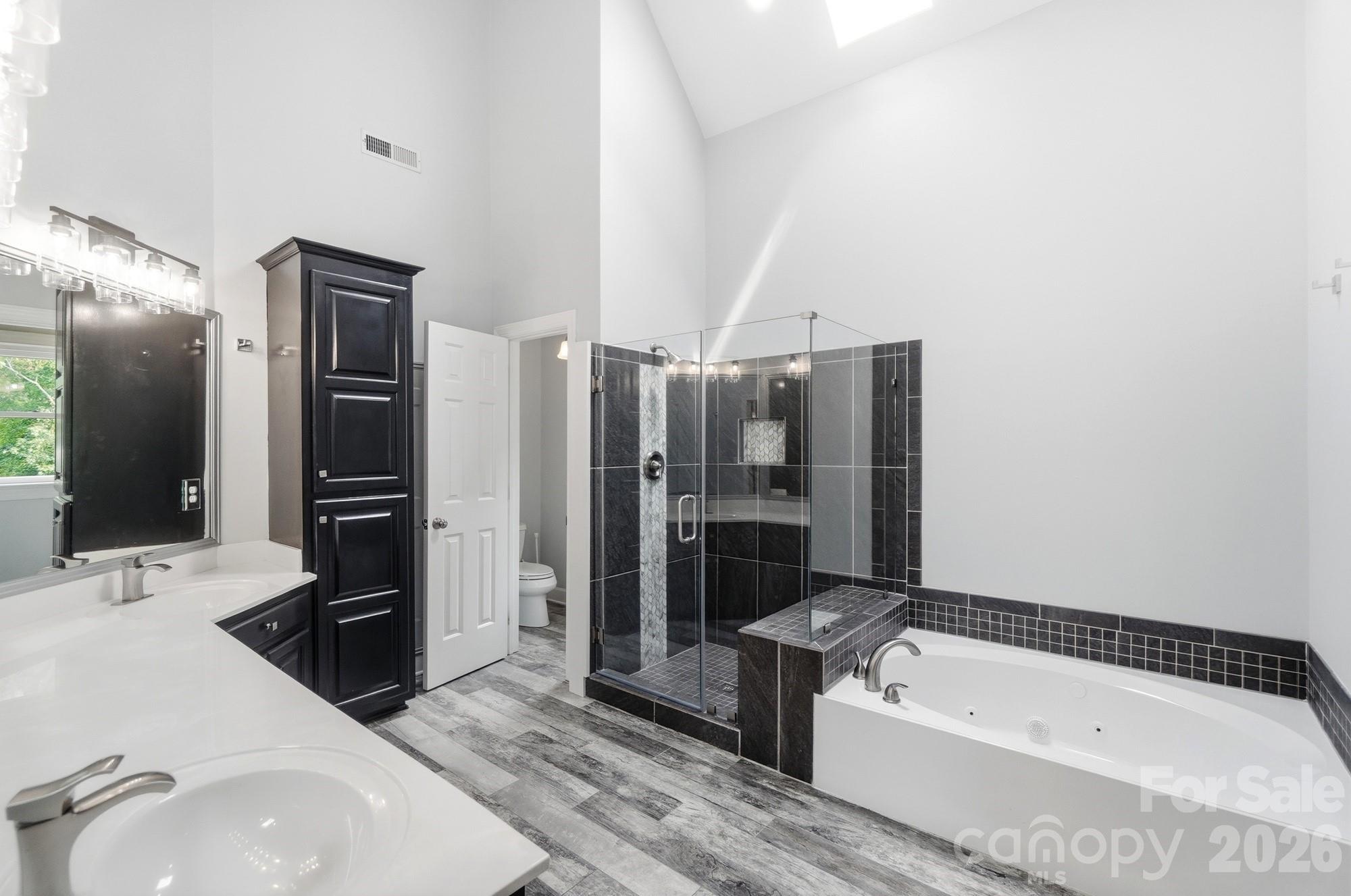 10427 Hadleigh Place — Charlotte