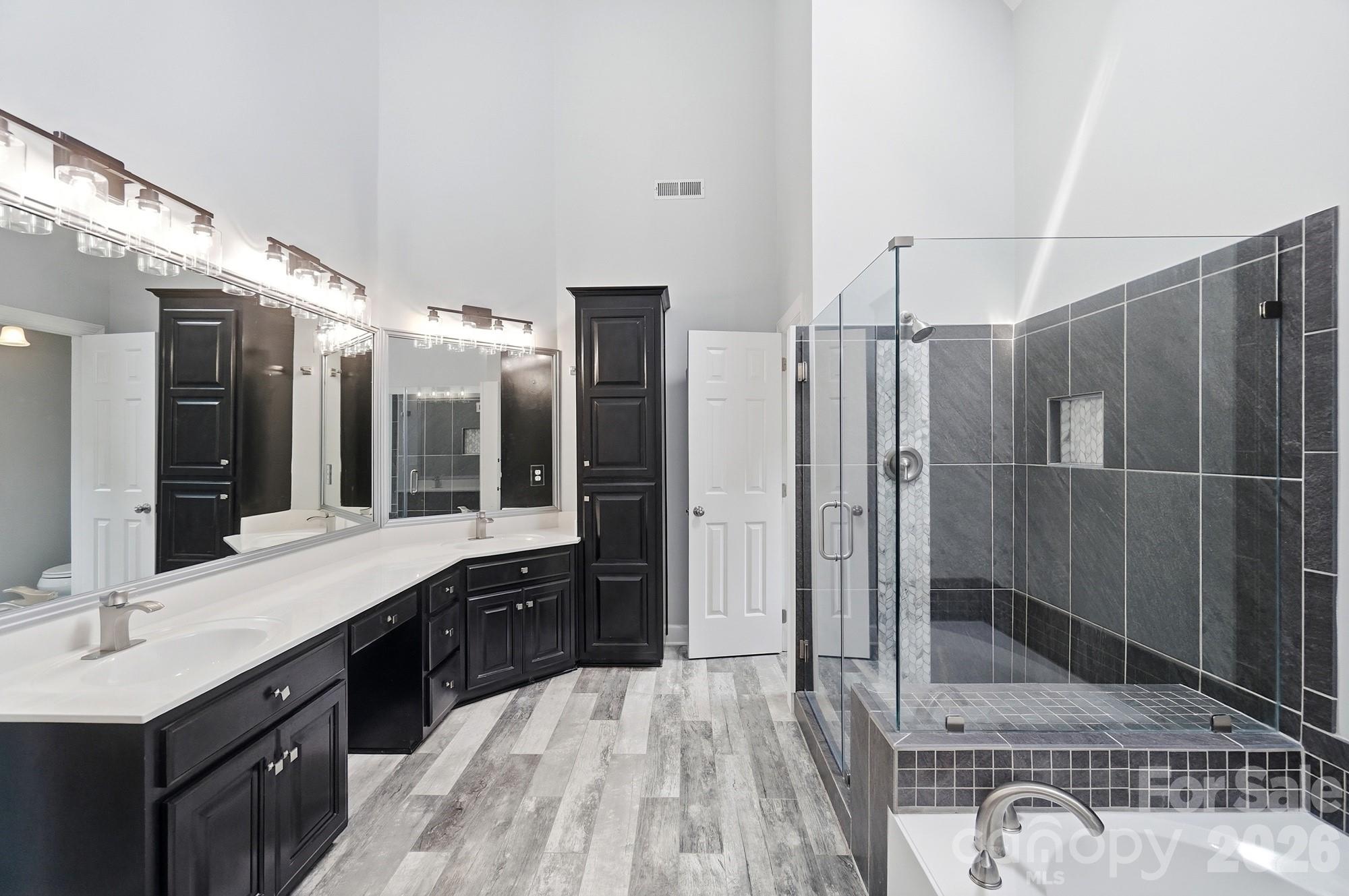 10427 Hadleigh Place — Charlotte
