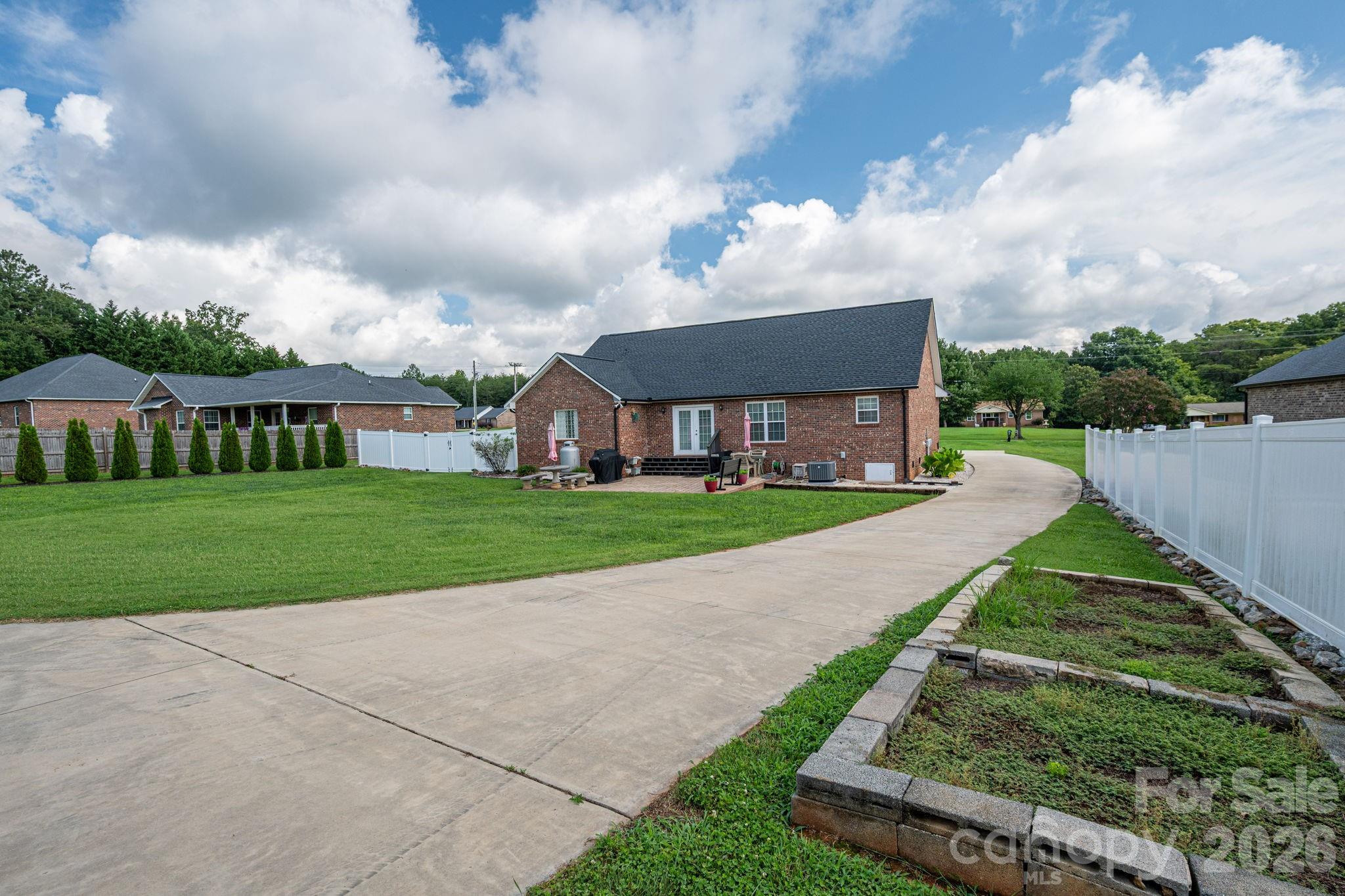 1882 Shuford Road — Lincolnton