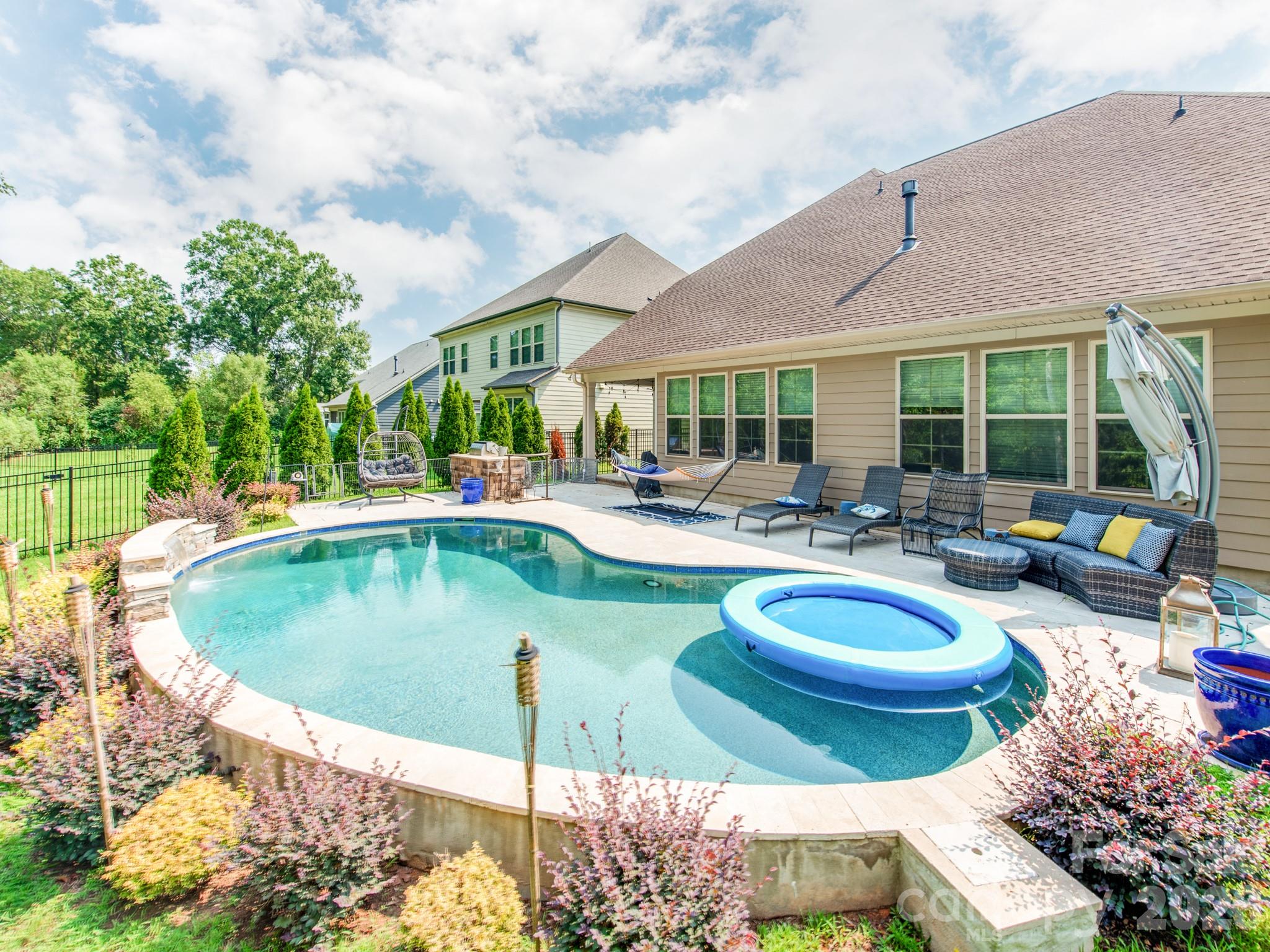 8022 Cornhill Avenue — Charlotte