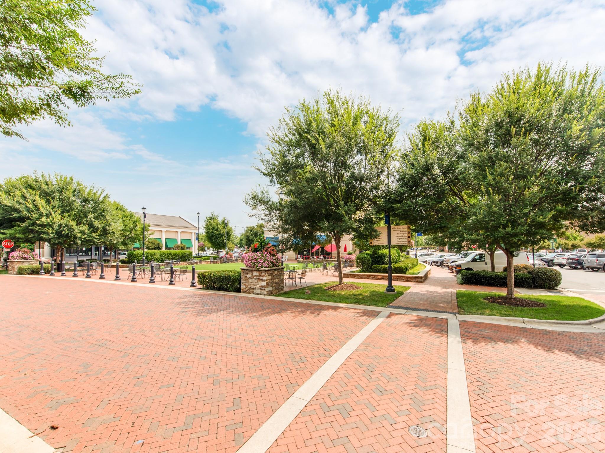 8022 Cornhill Avenue — Charlotte