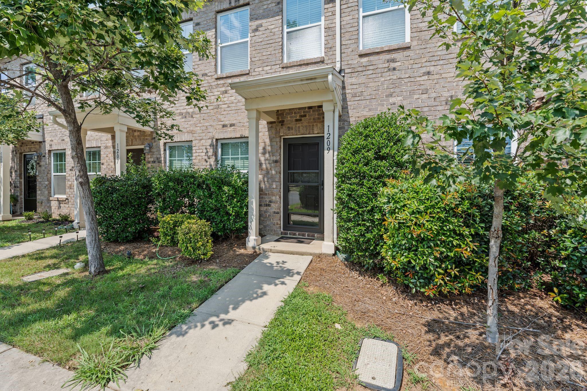 1209 Skywatch Lane #121 — Monroe