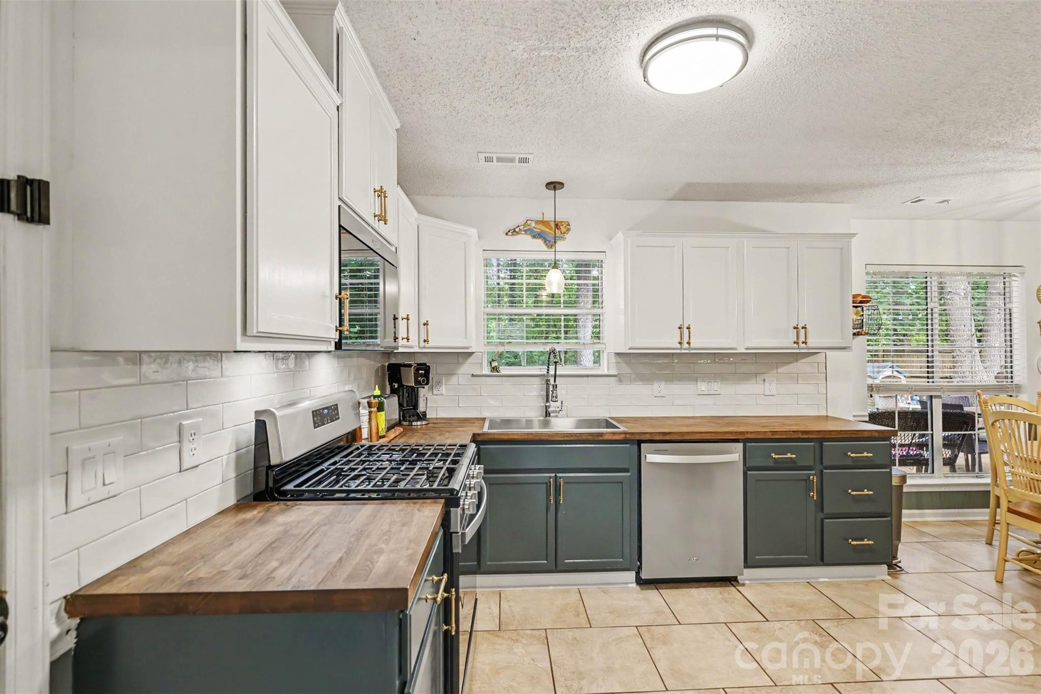 4228 Huntmeadow Drive — Charlotte