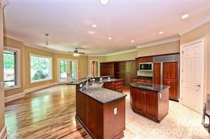 8680 Hills Dell Drive — Charlotte