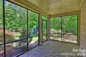 8680 Hills Dell Drive — Charlotte