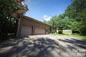 8680 Hills Dell Drive — Charlotte
