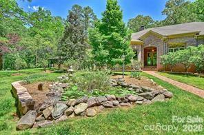 8680 Hills Dell Drive — Charlotte