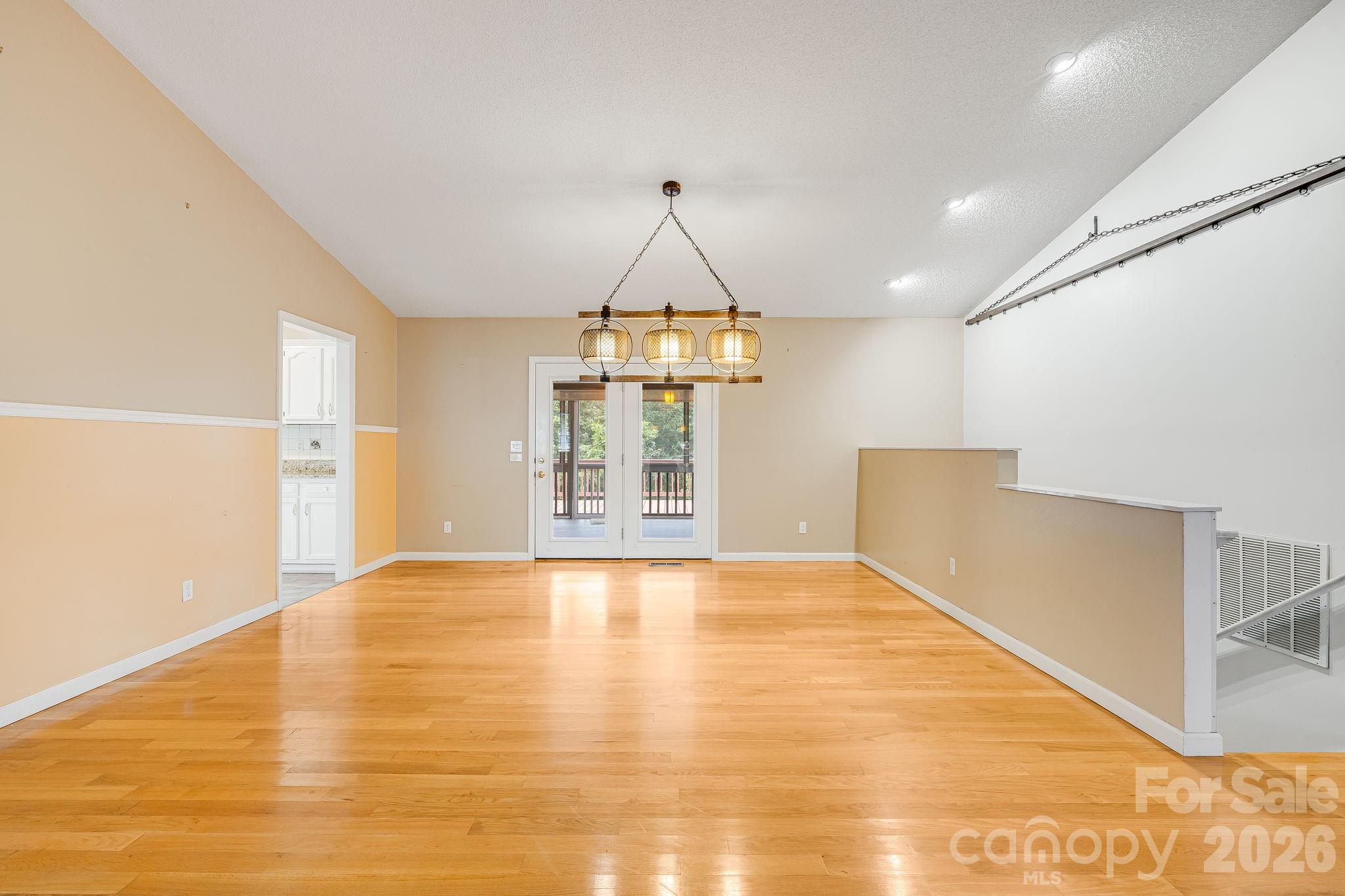 6 Arrowhead Lane — Weaverville