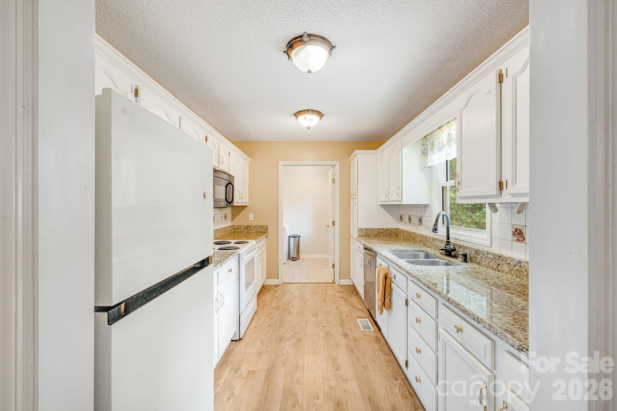 6 Arrowhead Lane — Weaverville